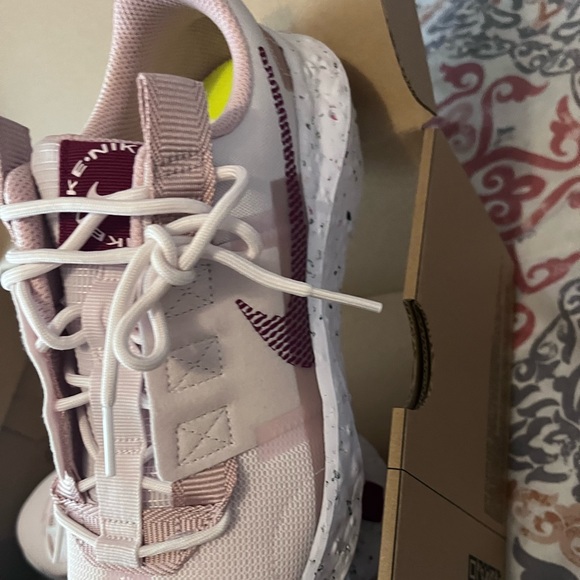 Crater Impact Nike - Picture 2 of 7